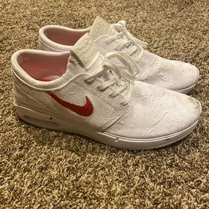 Men’s Nike Janoski skate shoes